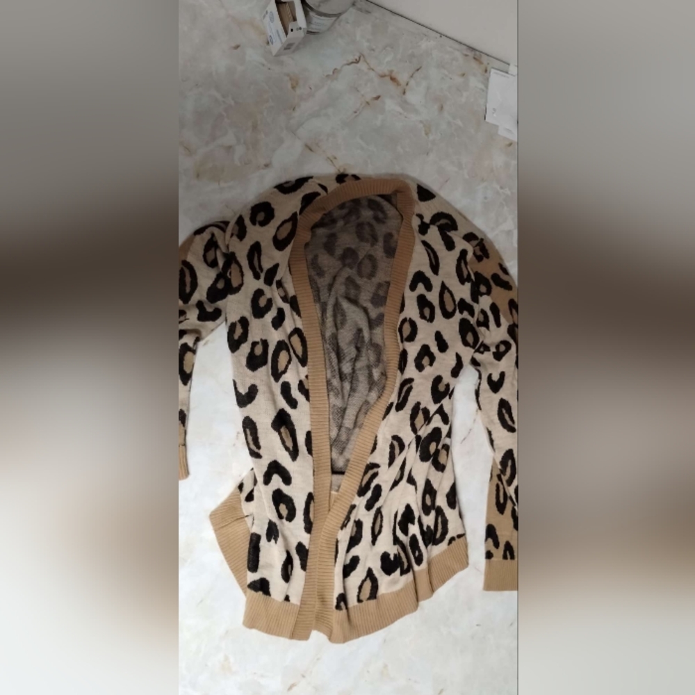 Cheetah print shaw